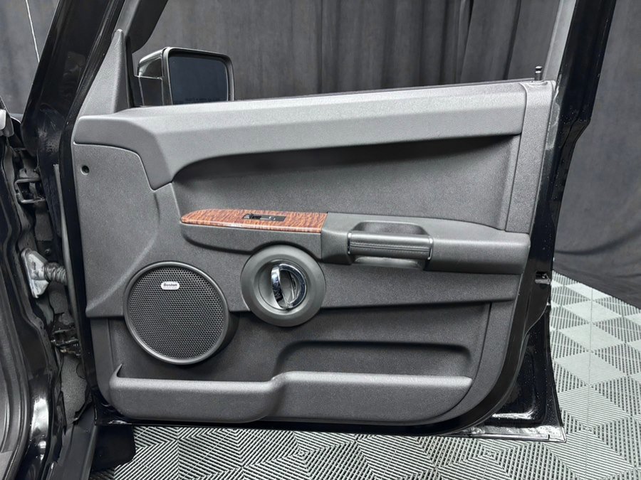 Used 2010 Jeep Commander Limited image 23