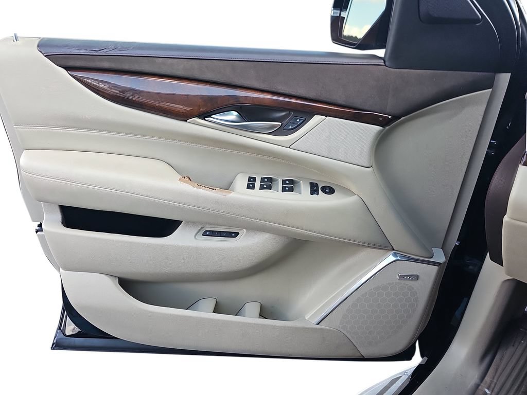 Used 2017 Cadillac Escalade ESV Luxury RWD image 26