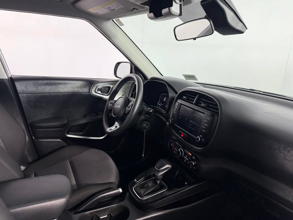 Used 2025 Kia Soul LX FWD image 34