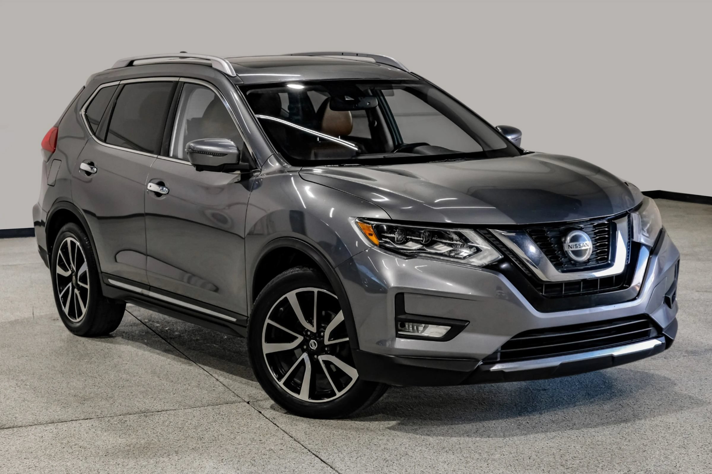 Used 2018 Nissan Rogue SL w/ Premium Package FWD image 4