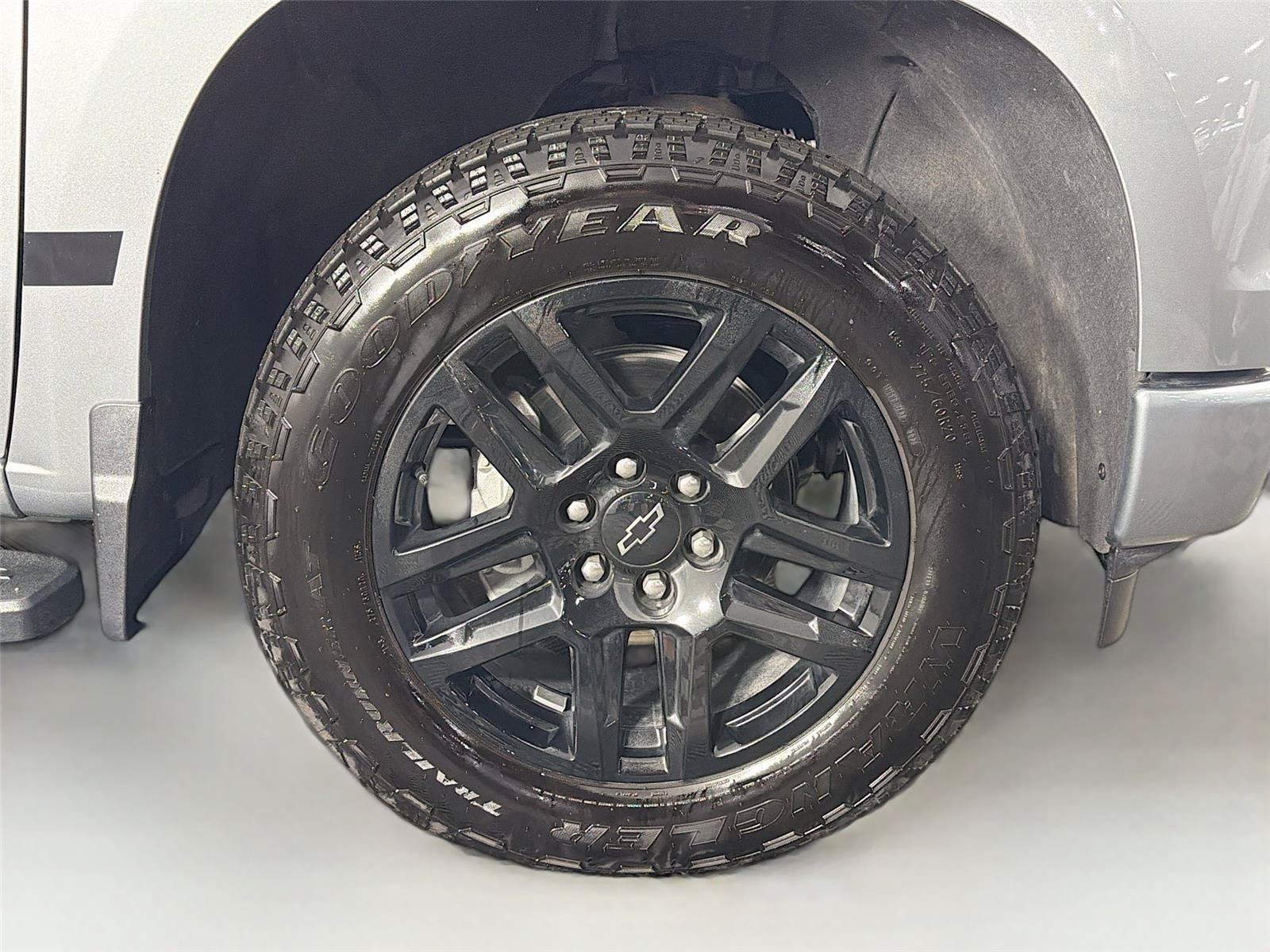 Used 2025 Chevrolet Silverado 1500 RST w/ Dark Appearance Package AWD/4WD image 36