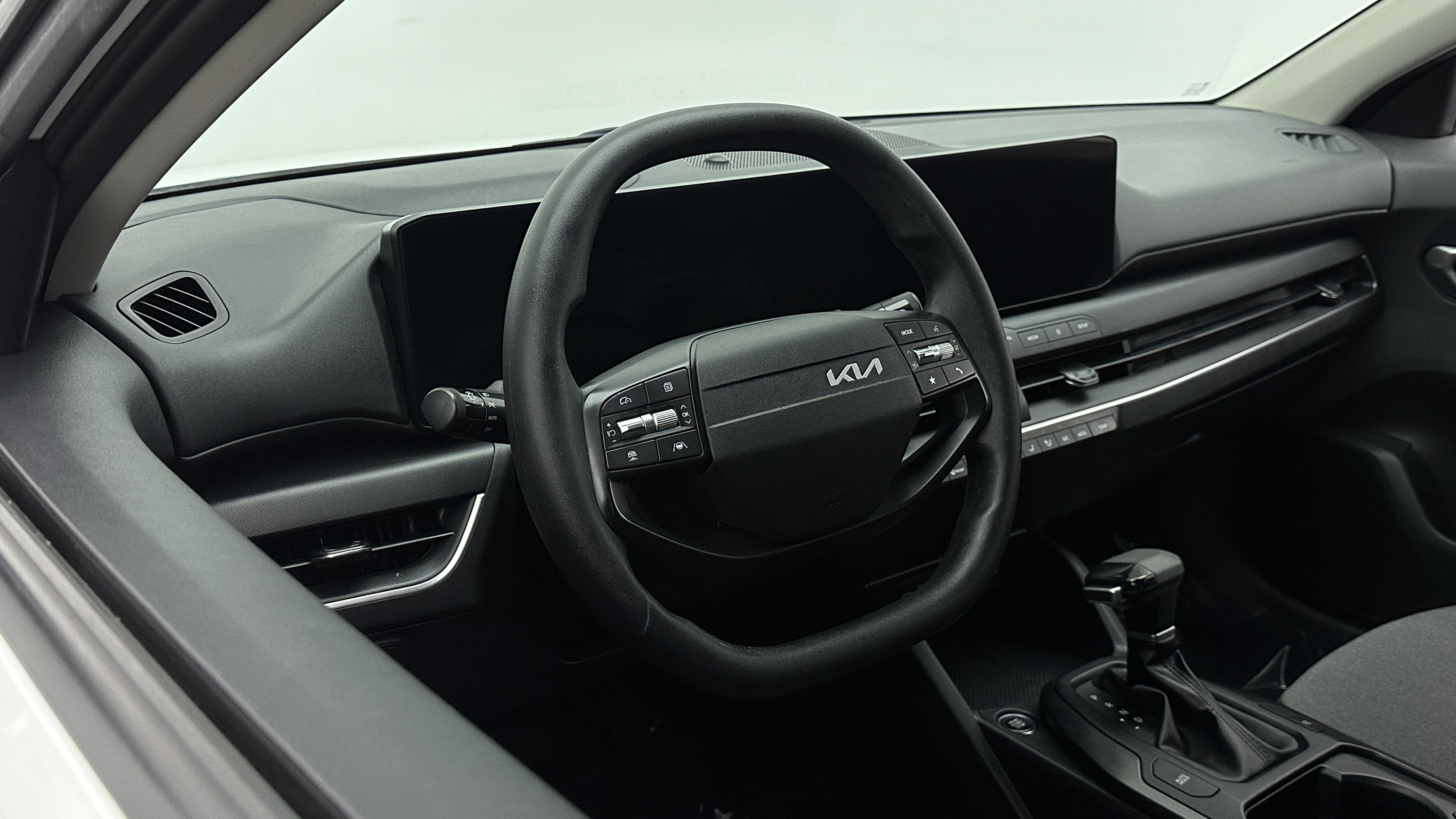 Used 2025 Kia K4 FWD image 8