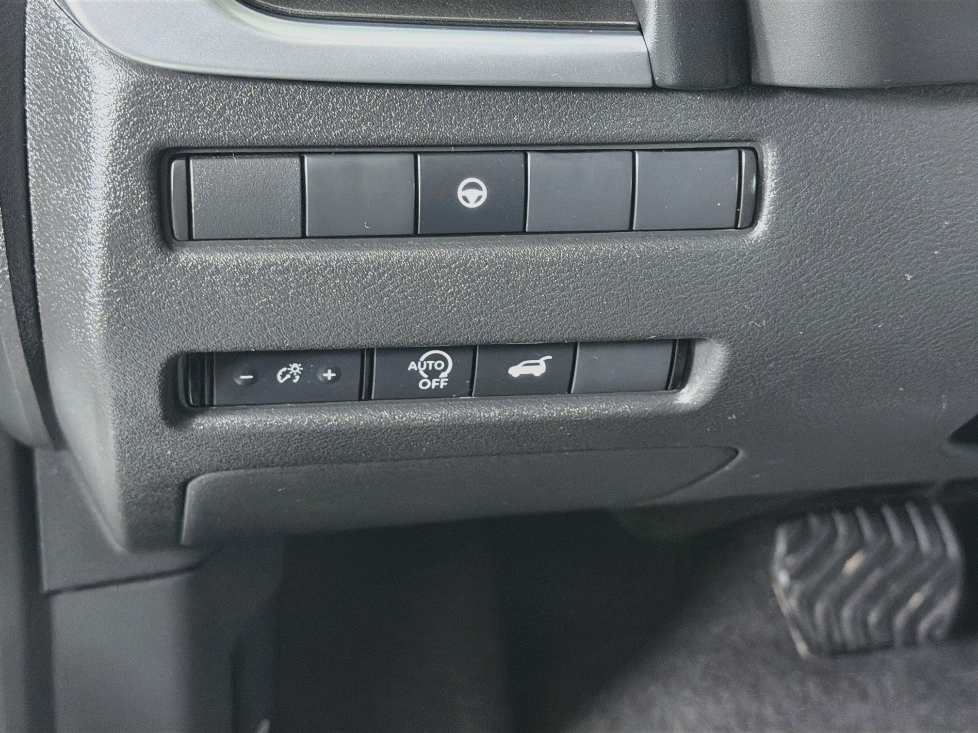 Used 2025 Nissan Rogue SV AWD/4WD image 16