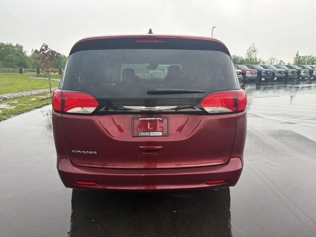 Used 2023 Chrysler Voyager LX FWD image 9