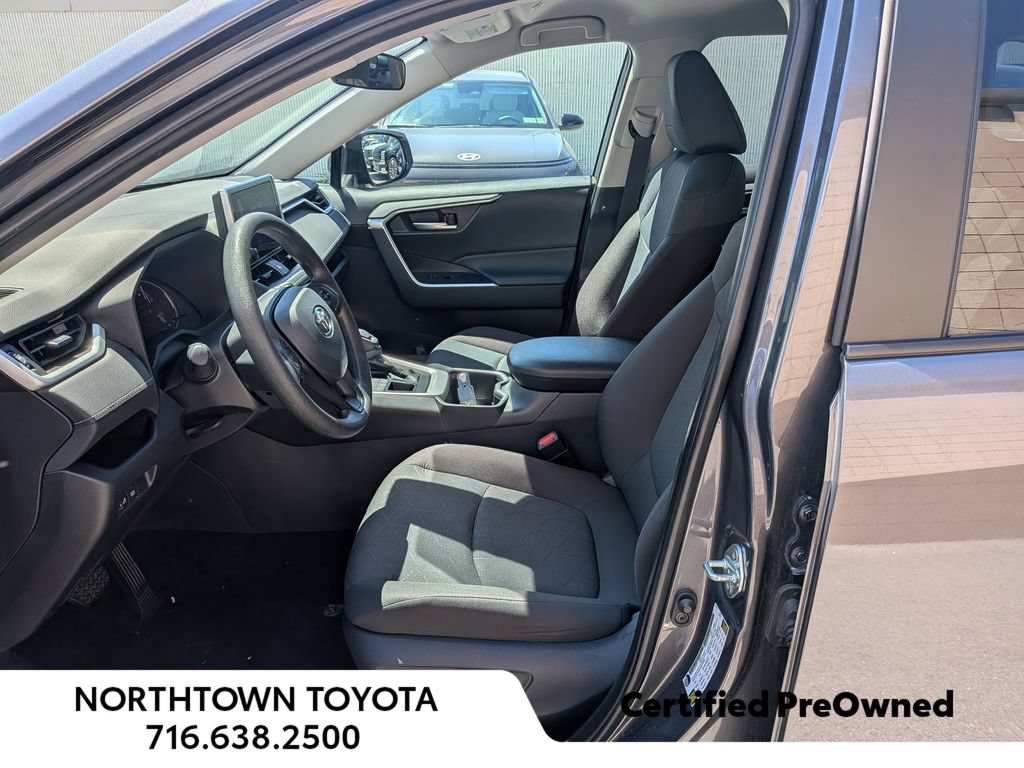 Used 2025 Toyota RAV4 XLE AWD/4WD image 11