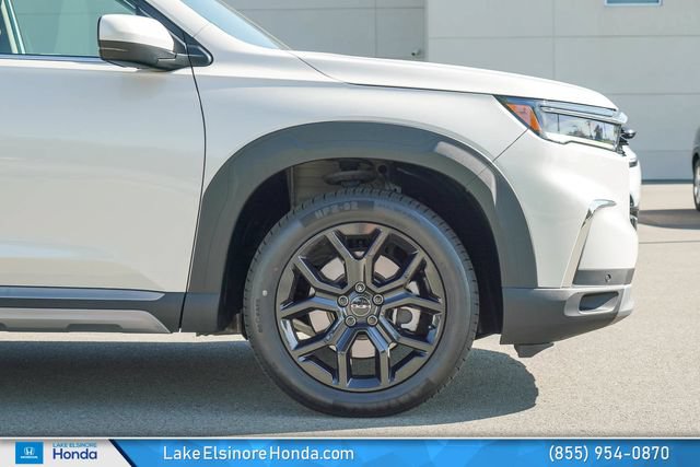 Used 2025 Honda Pilot Touring image 7