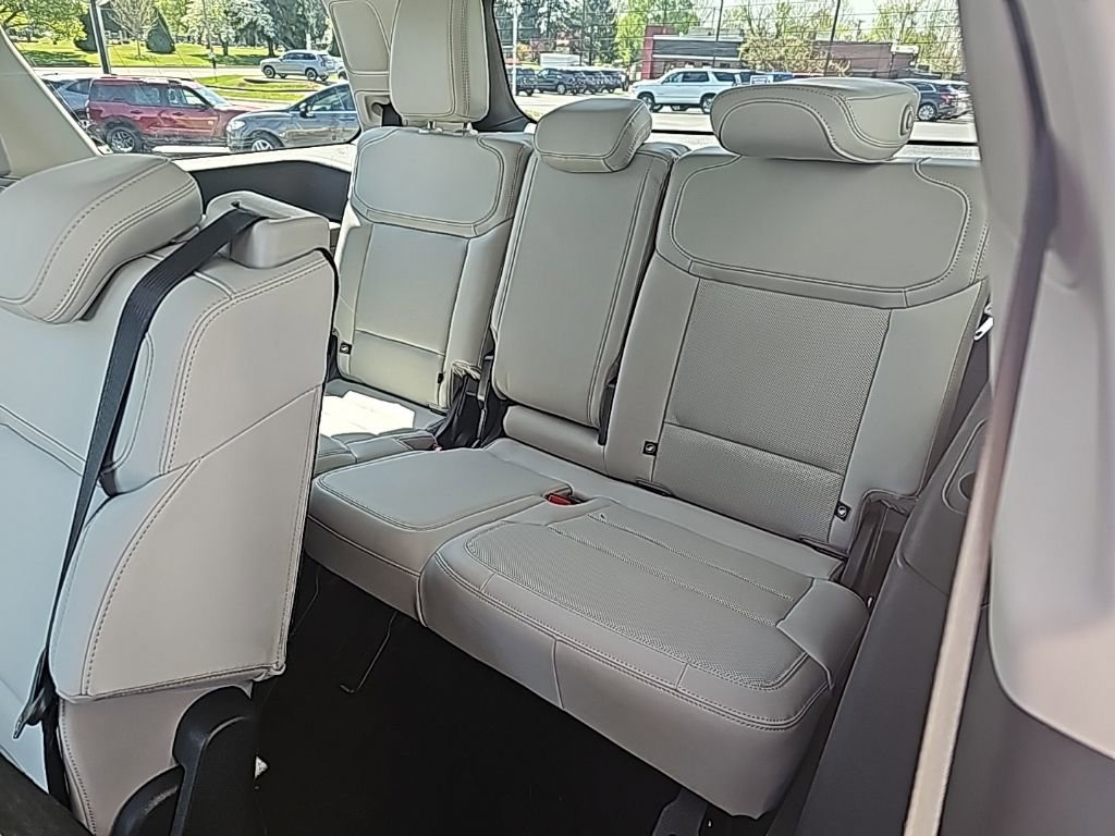 Used 2025 Ford Expedition Platinum w/ Driver's Package image 15