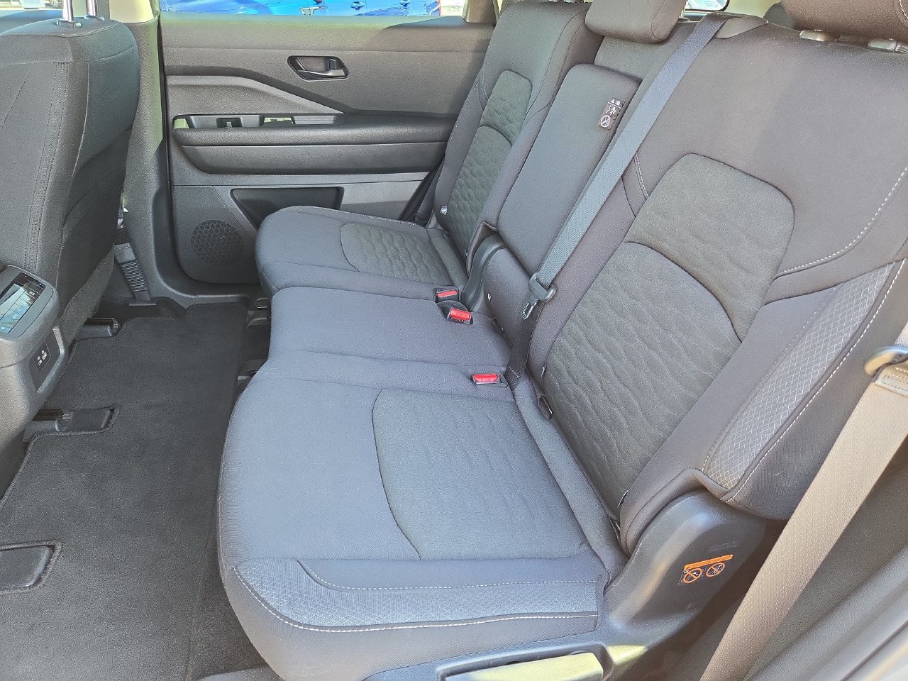 Used 2025 Nissan Pathfinder SV FWD image 14