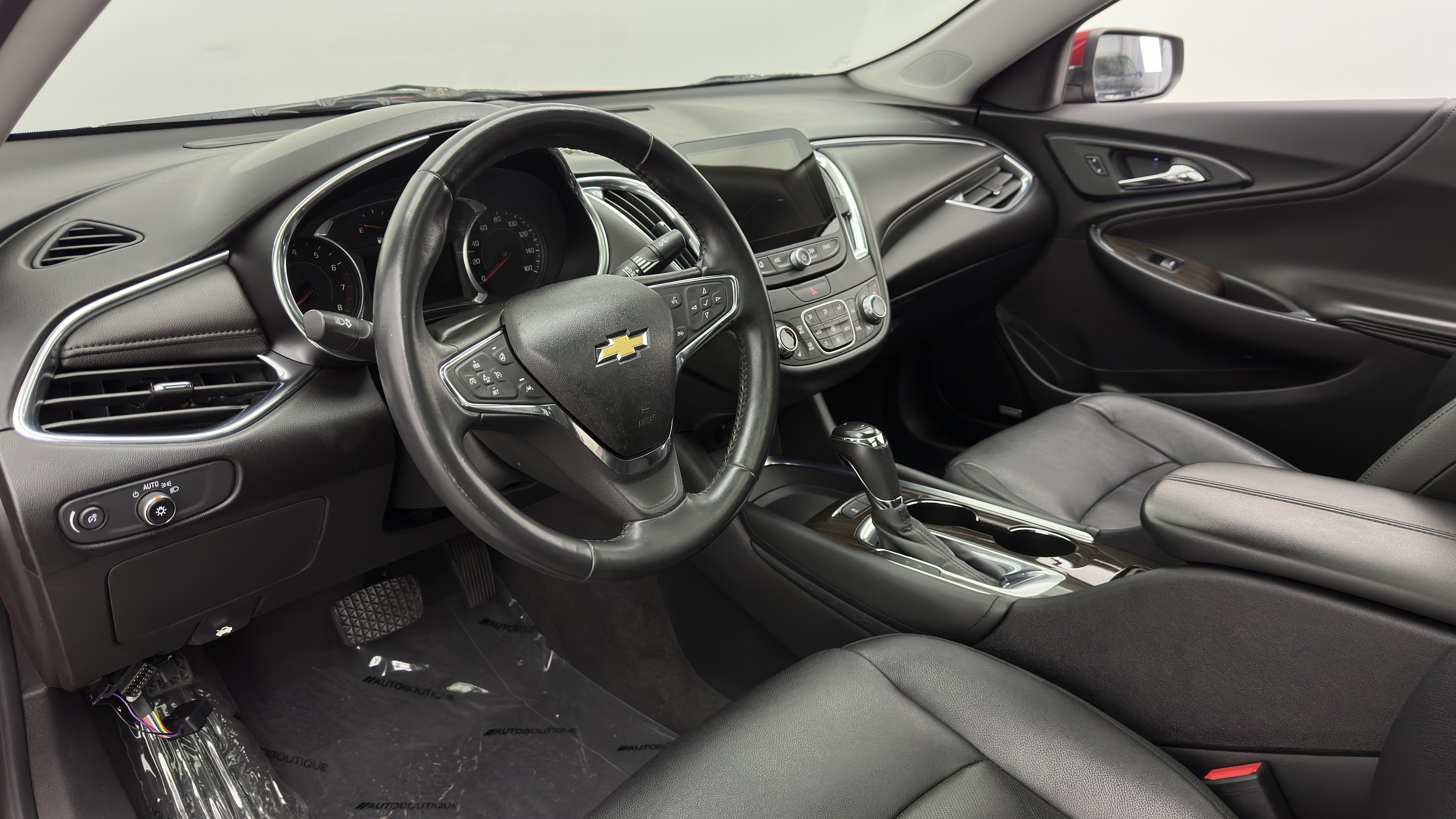 Used 2018 Chevrolet Malibu Premier w/ Premier Sun and Wheel Package FWD image 12