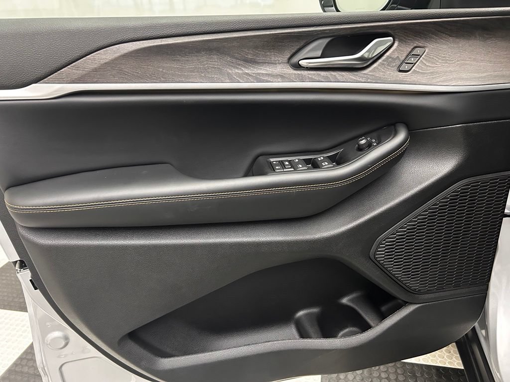 New 2026 Jeep Grand Cherokee Limited AWD/4WD image 10