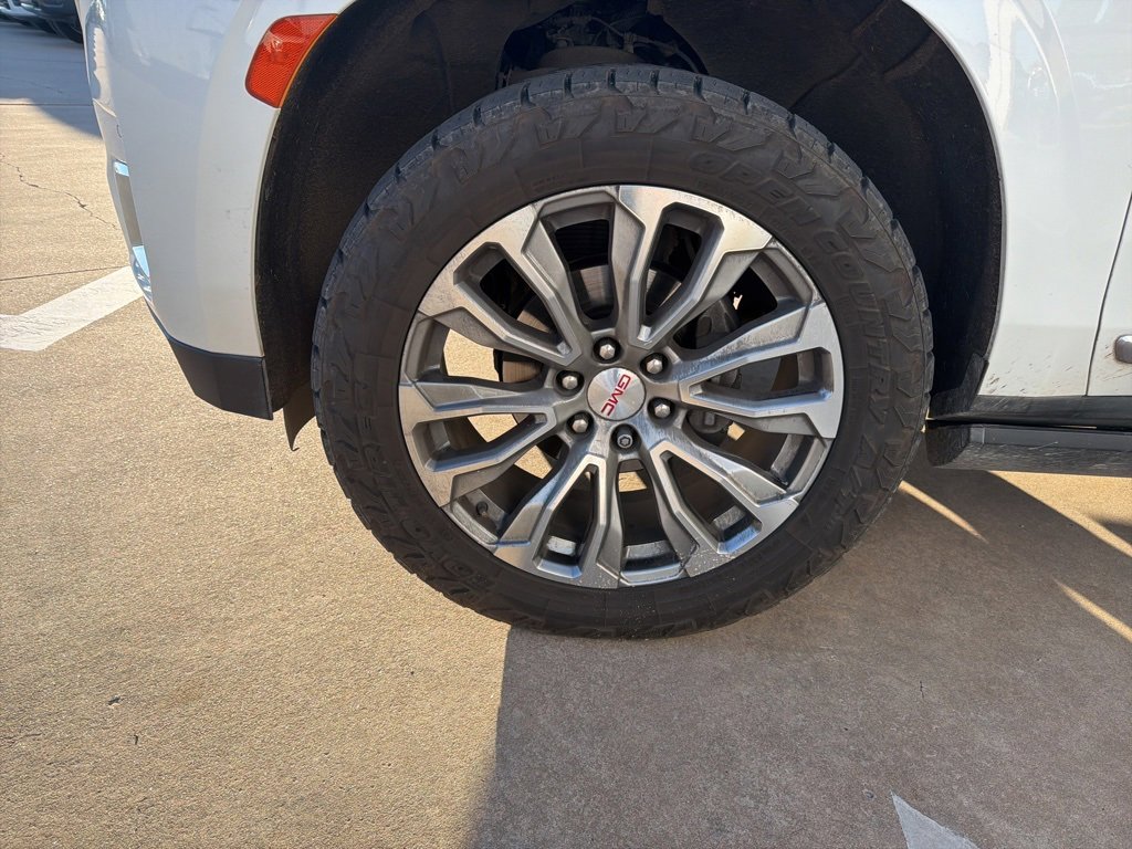 Used 2022 GMC Yukon XL Denali w/ Denali Ultimate Package image 9