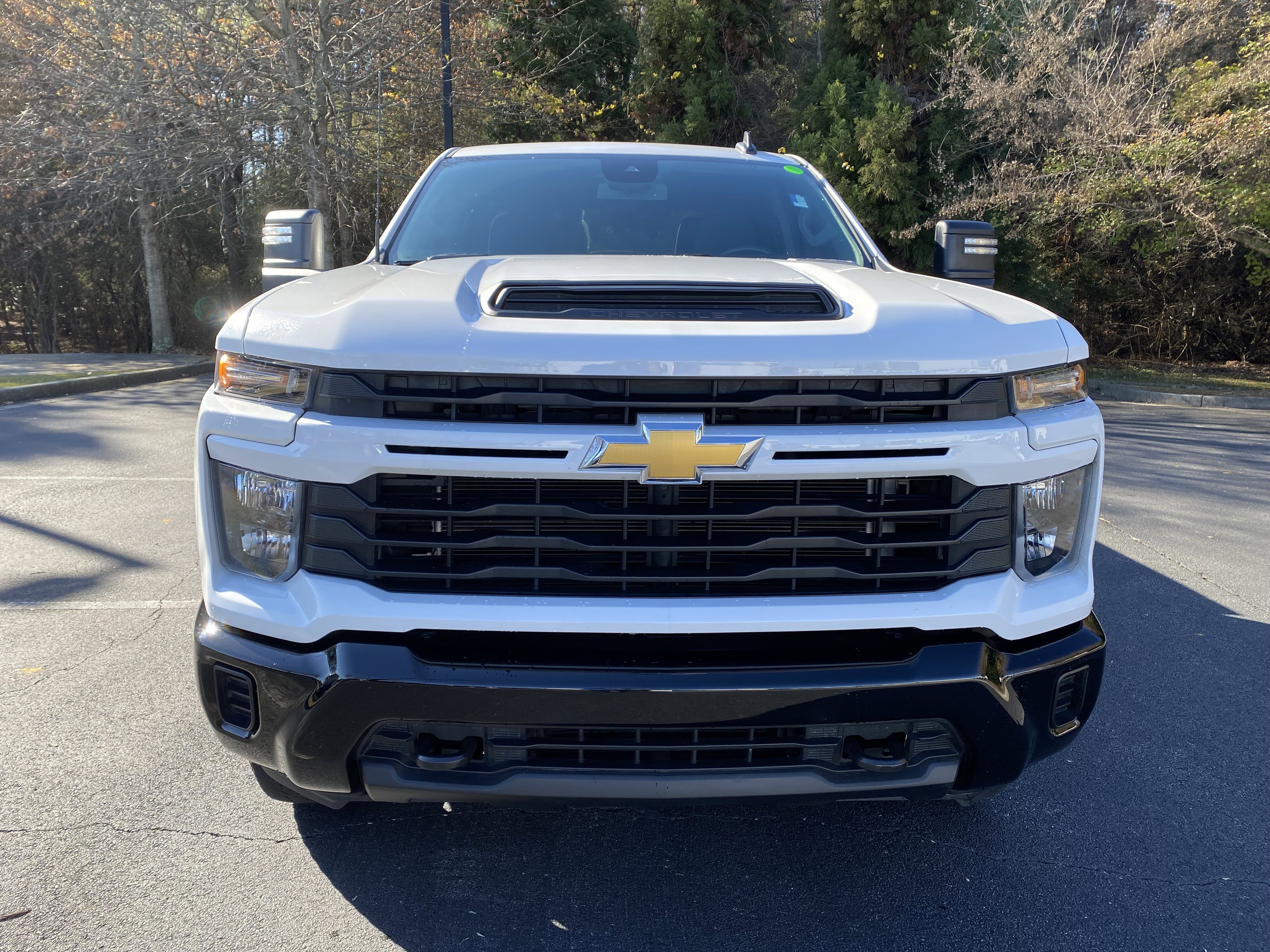 Used 2024 Chevrolet Silverado 2500 Custom w/ Custom Value Package image 3