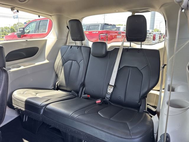 Used 2018 Chrysler Pacifica Touring-L FWD image 10
