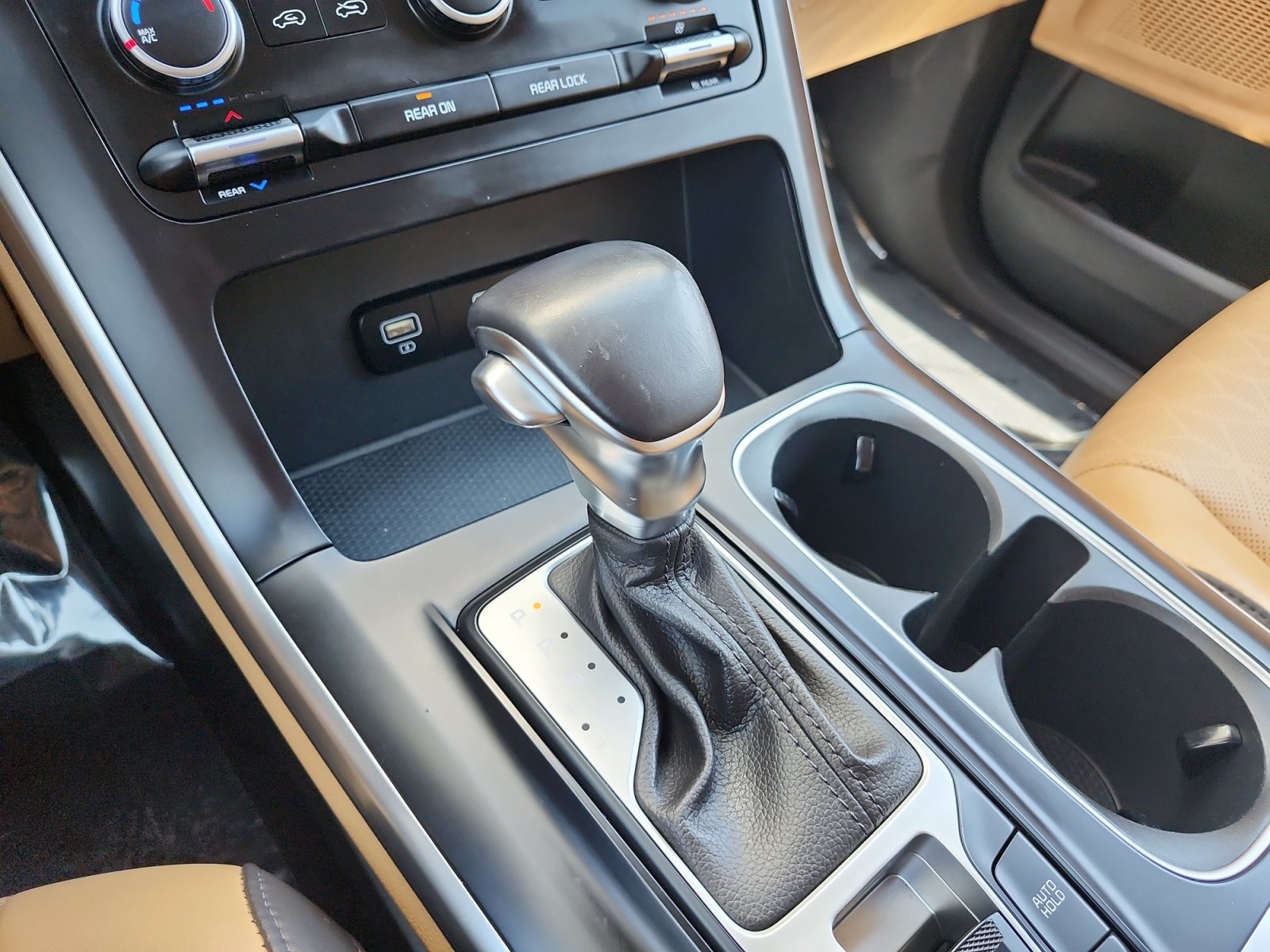 Used 2024 Kia Carnival LX FWD image 21