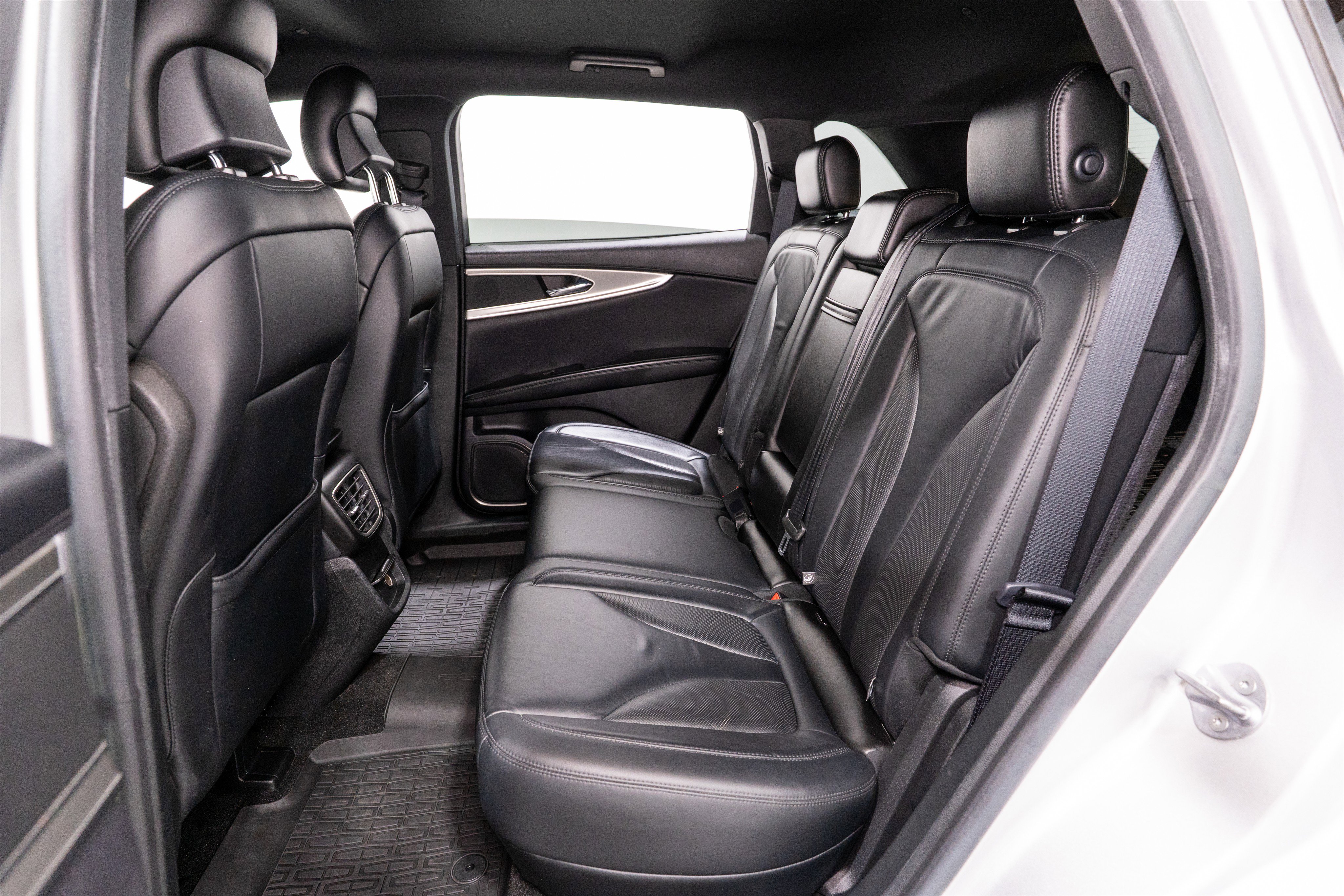 Used 2019 Lincoln Nautilus Select w/ Cargo Utility Package FWD image 30