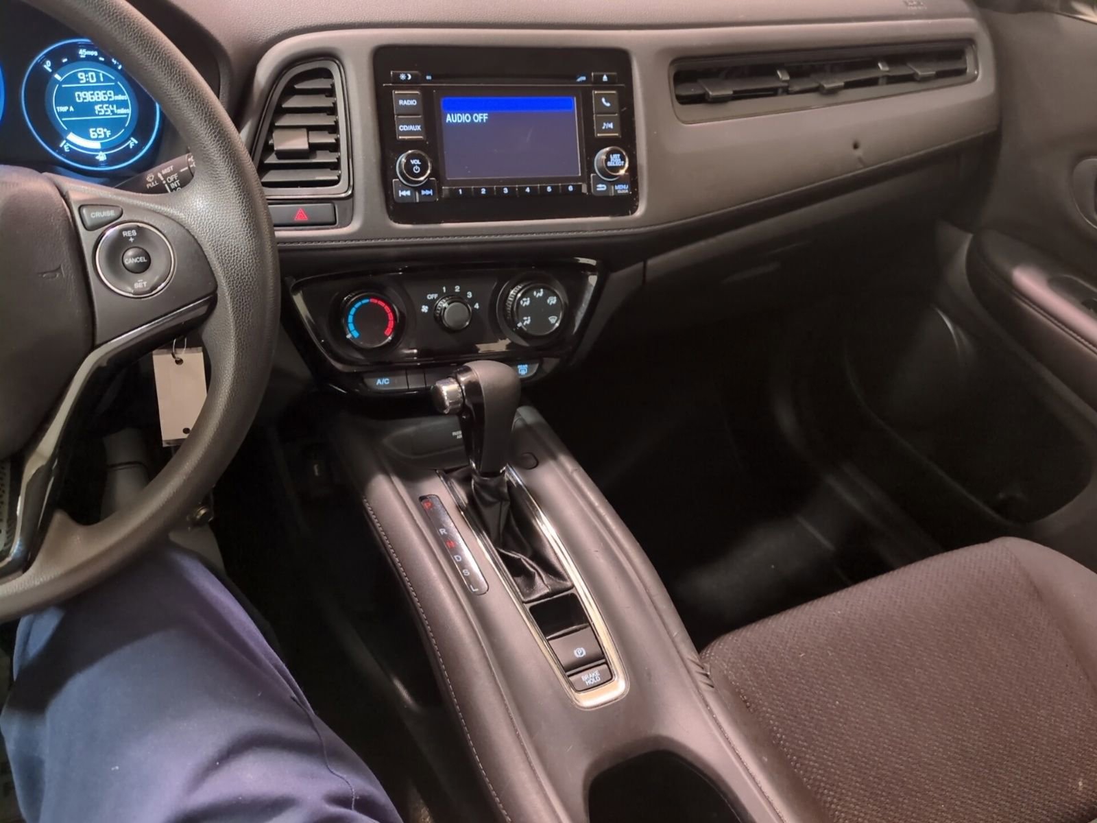 Used 2017 Honda HR-V LX image 19