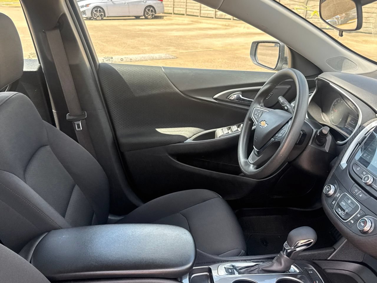 Used 2025 Chevrolet Malibu LS FWD image 32
