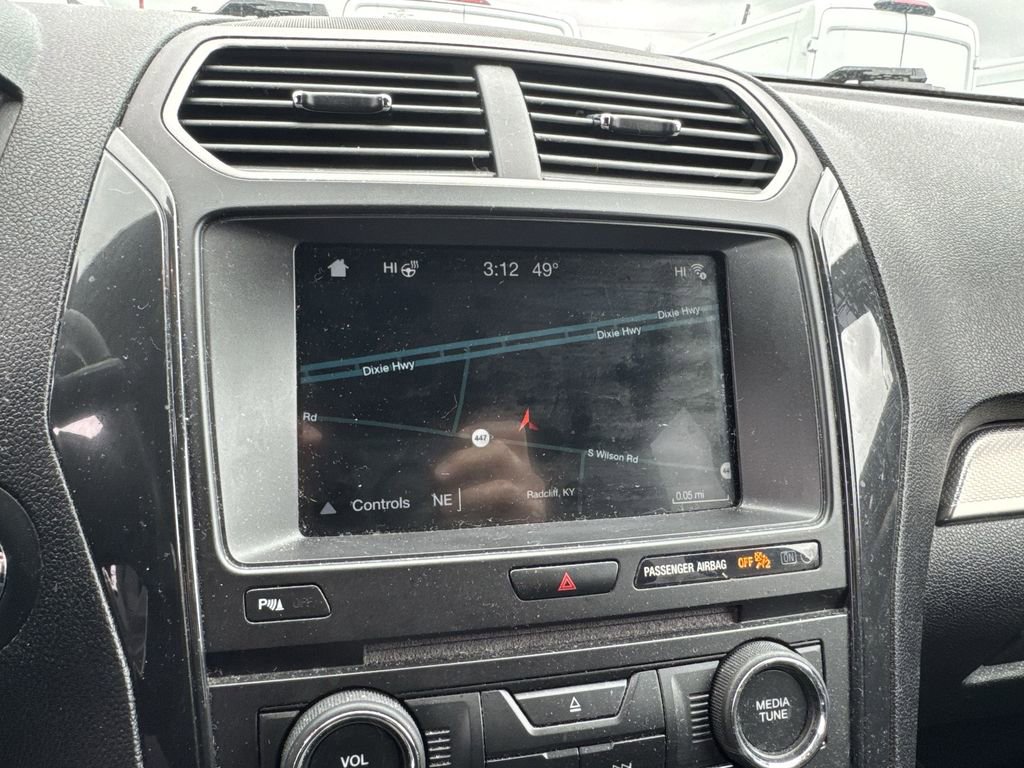 Used 2018 Ford Explorer XLT w/ Equipment Group 202A image 18