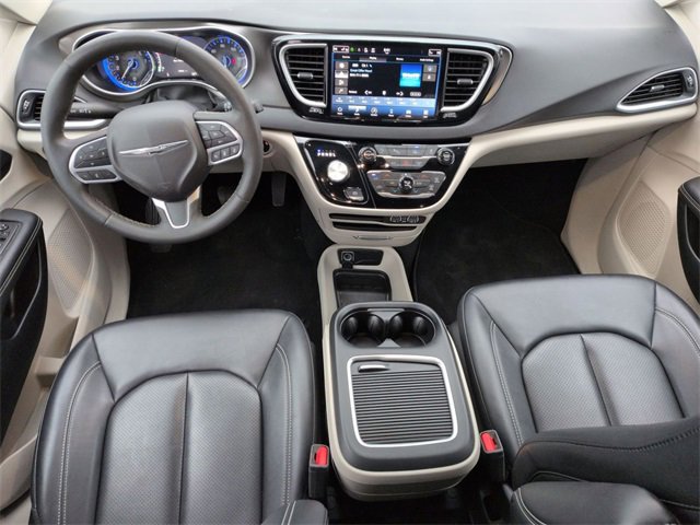 Certified 2024 Chrysler Pacifica Touring-L image 26