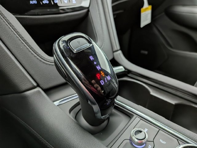 New 2026 Cadillac XT5 Luxury w/ LPO, Floor Liner Package AWD/4WD image 17