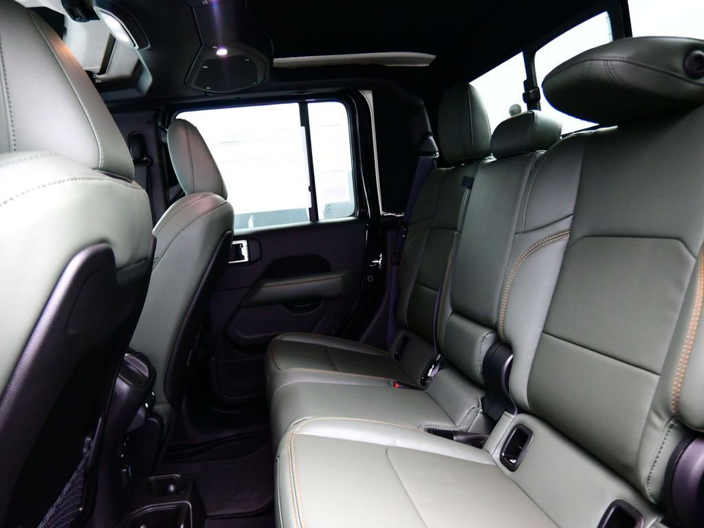 New 2025 Jeep Gladiator Mojave image 14