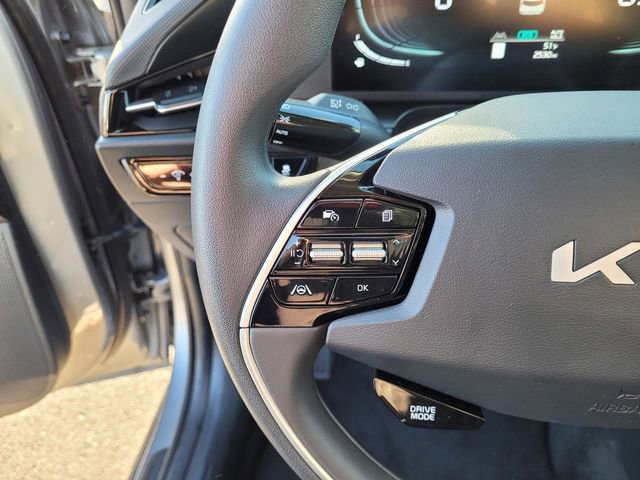 Used 2025 Kia Niro LX image 19