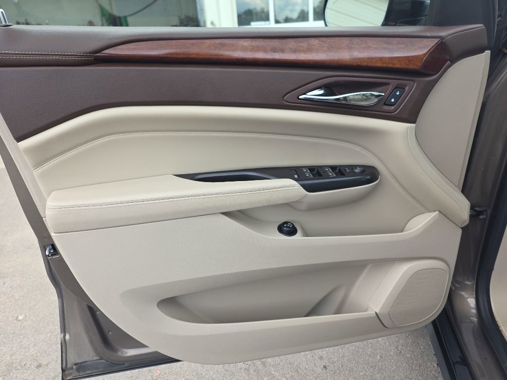 Used 2016 Cadillac SRX Luxury w/ Driver Awareness Package FWD image 15