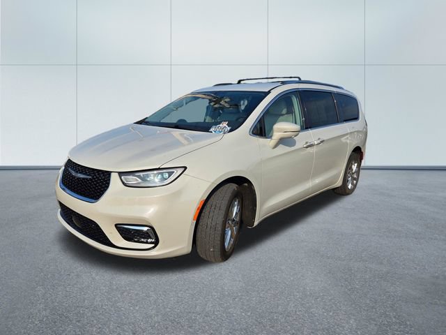 Used 2021 Chrysler Pacifica Touring-L w/ Uconnect Theater Family Group AWD/4WD image 3