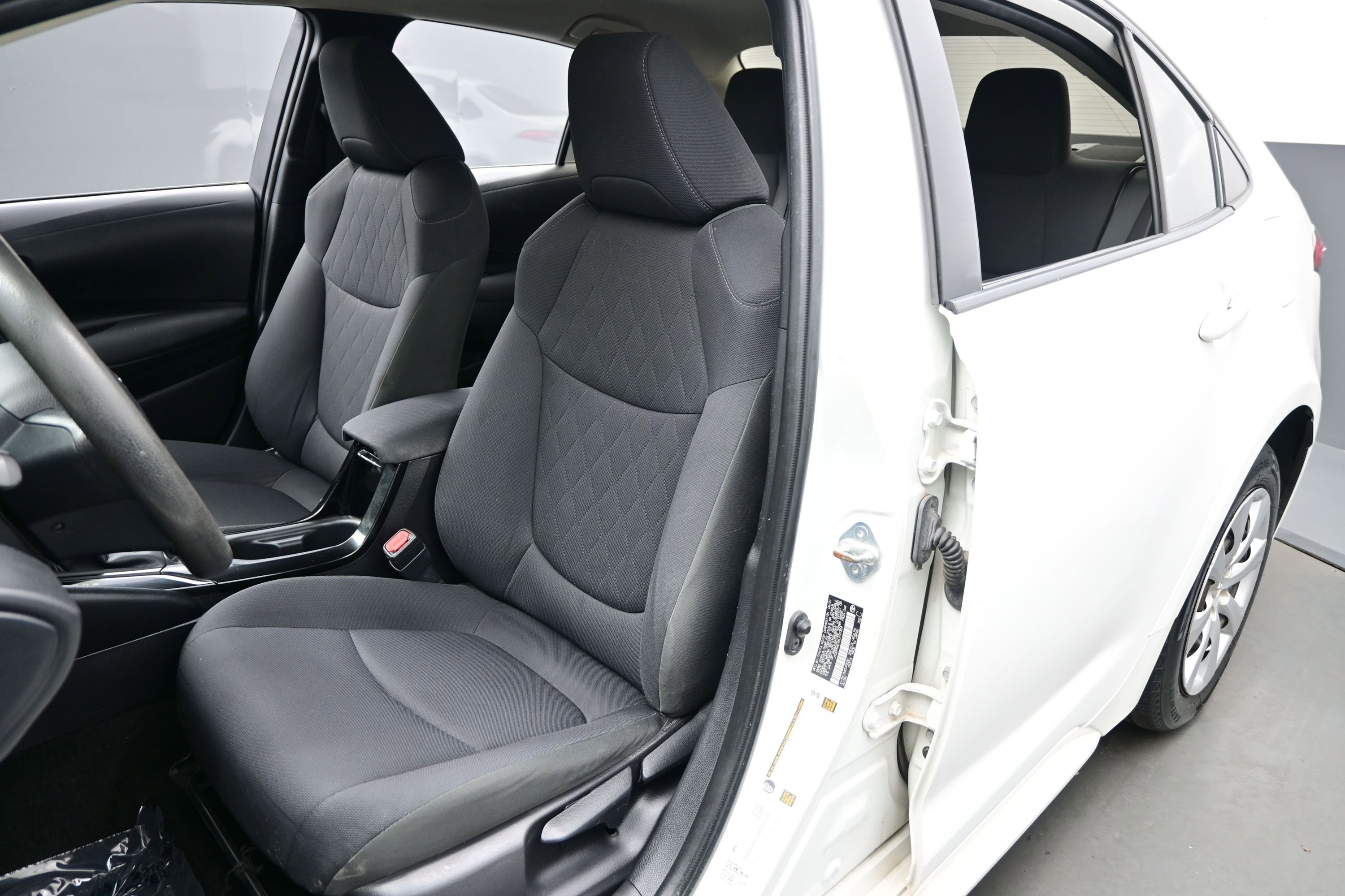 Used 2022 Toyota Corolla LE FWD image 11