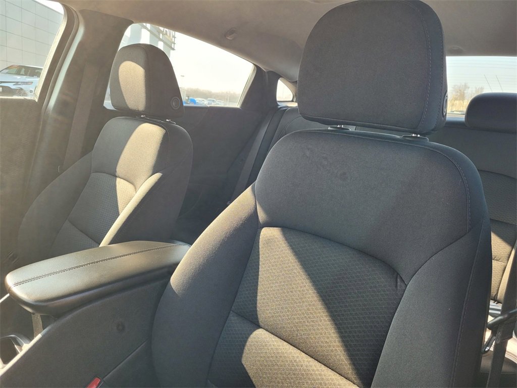 Used 2024 Chevrolet Malibu LT image 11