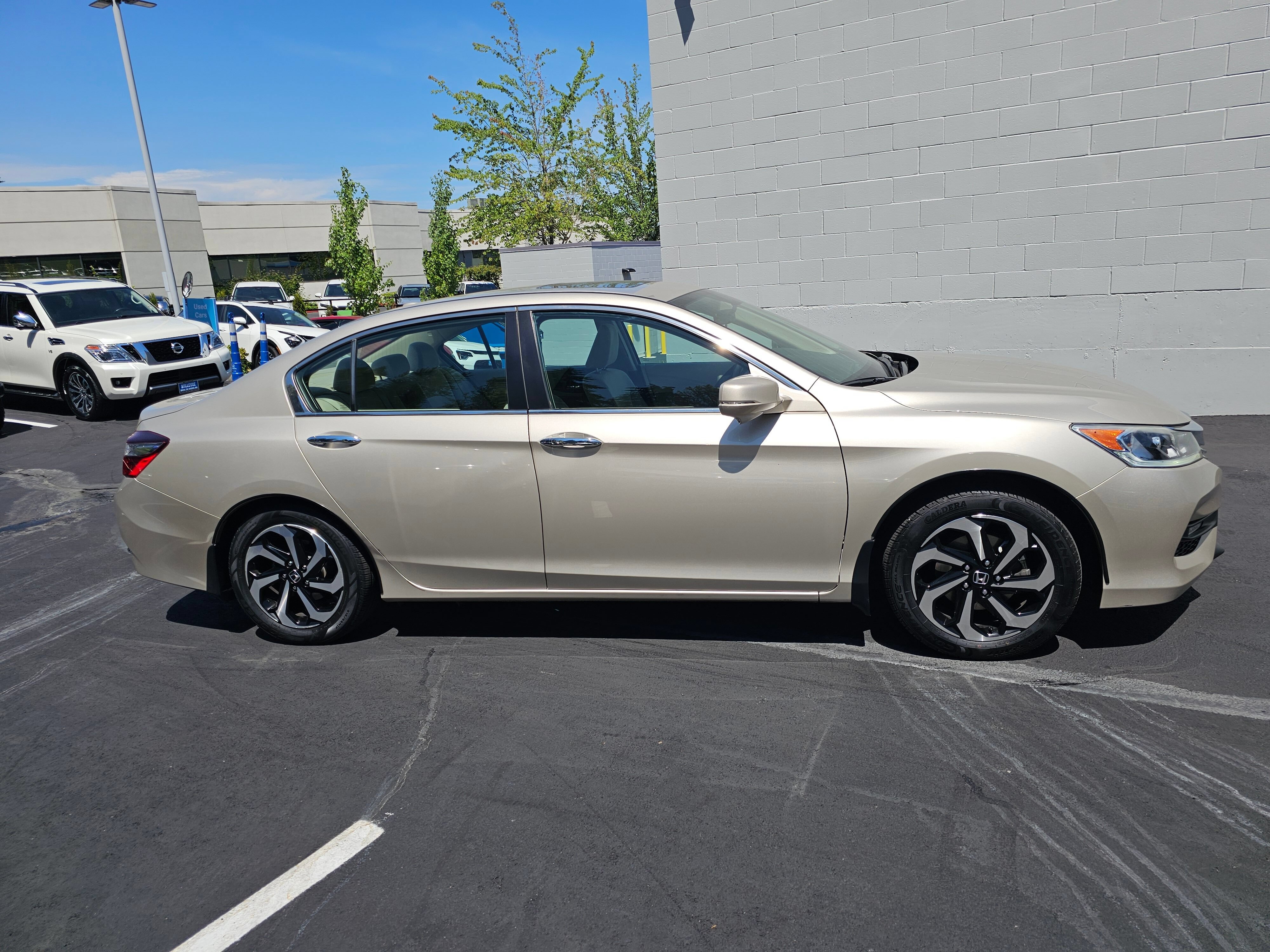 Used 2016 Honda Accord EX image 9