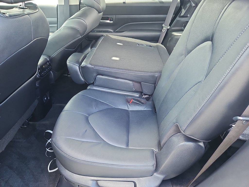 Used 2024 Toyota Grand Highlander AWD image 33