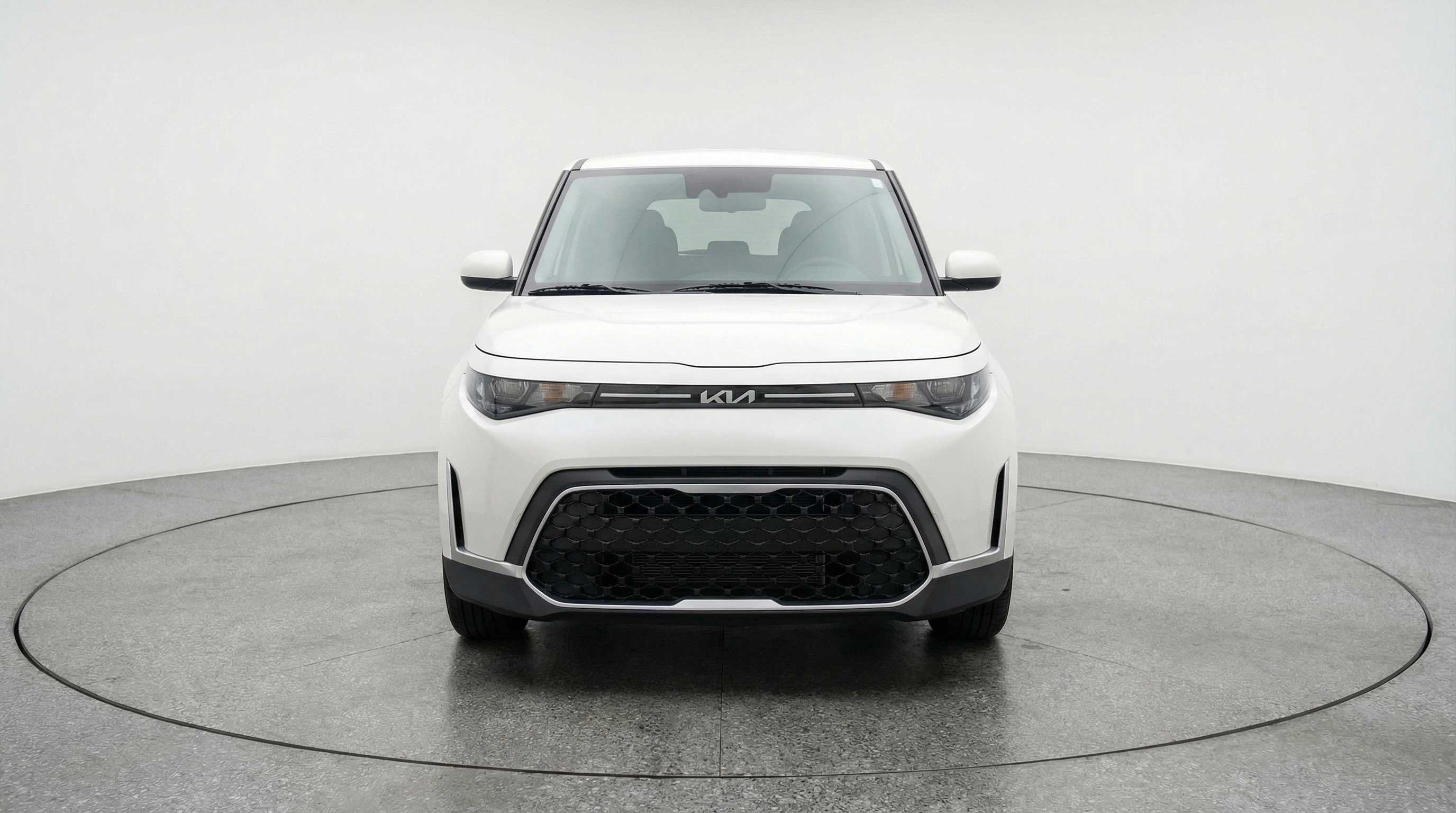 Used 2025 Kia Soul LX w/ LX Technology Package FWD image 2