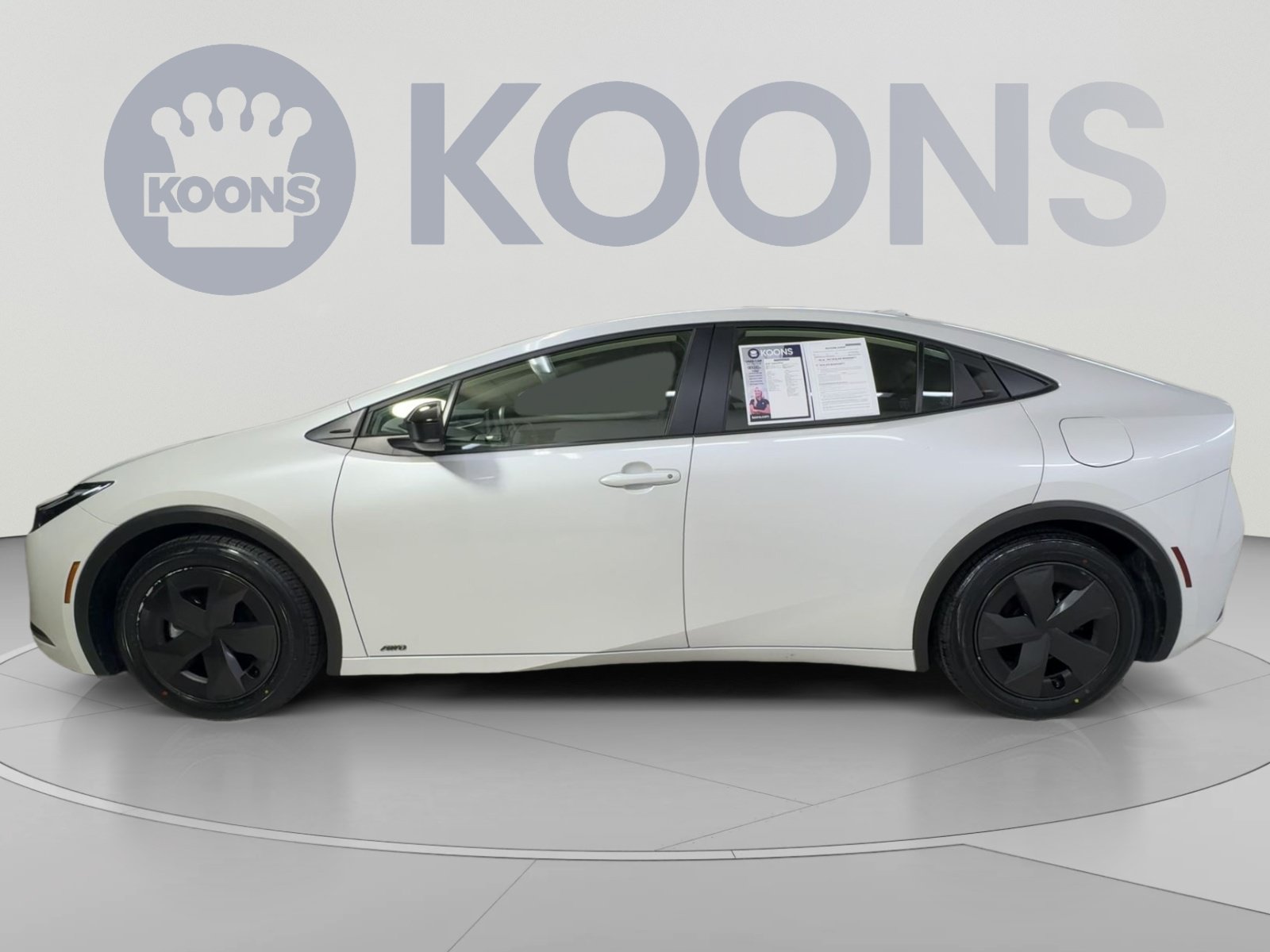 Used 2025 Toyota Prius LE AWD/4WD image 7