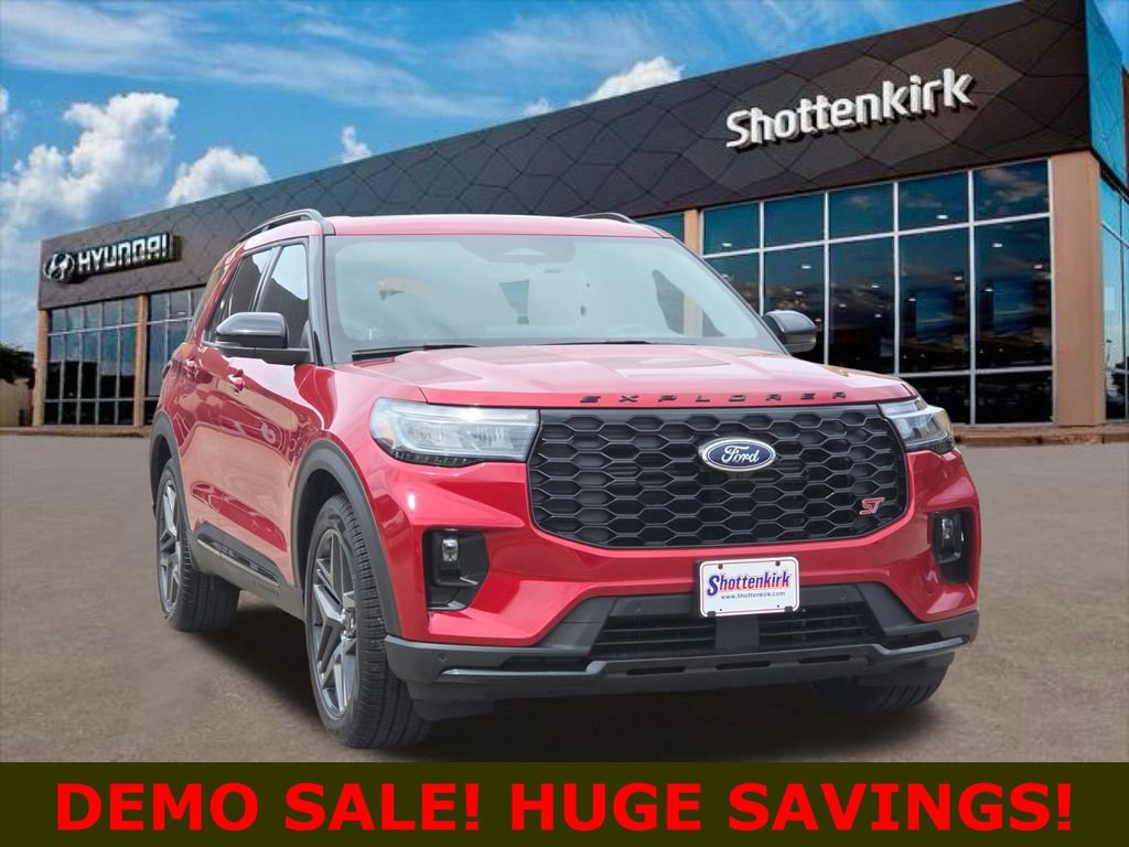 Used 2025 Ford Explorer ST image 3