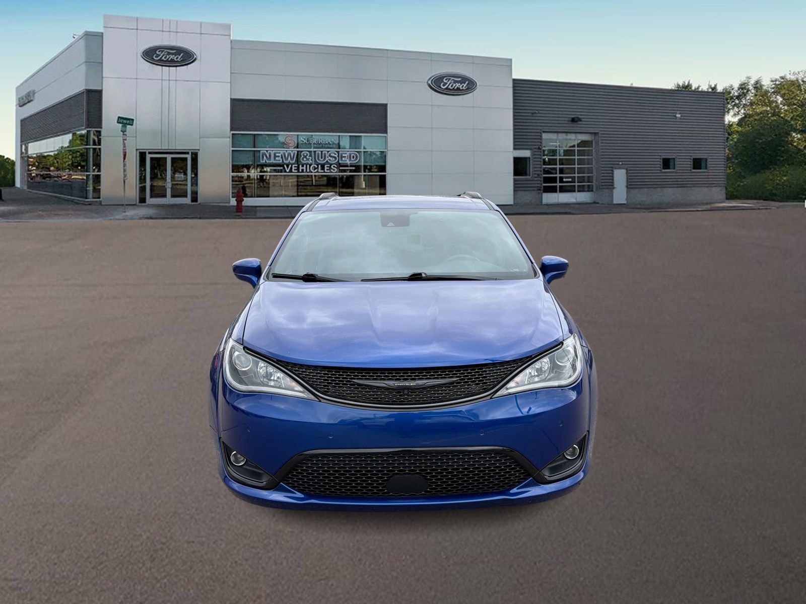 Used 2020 Chrysler Pacifica Touring-L AWD/4WD image 3