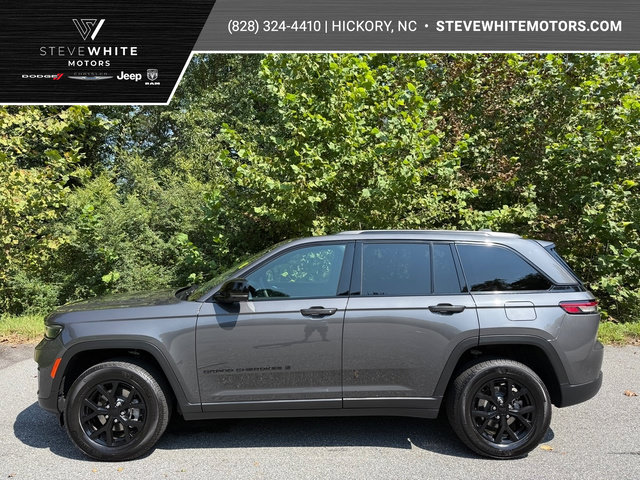 Used 2025 Jeep Grand Cherokee Altitude AWD/4WD image 1