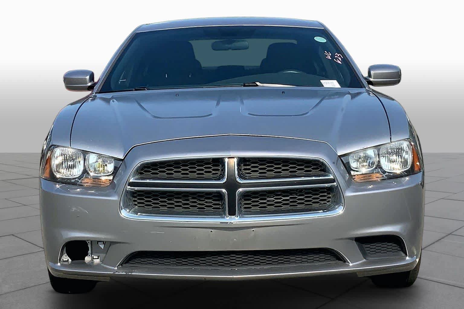 Used 2014 Dodge Charger SE RWD image 4