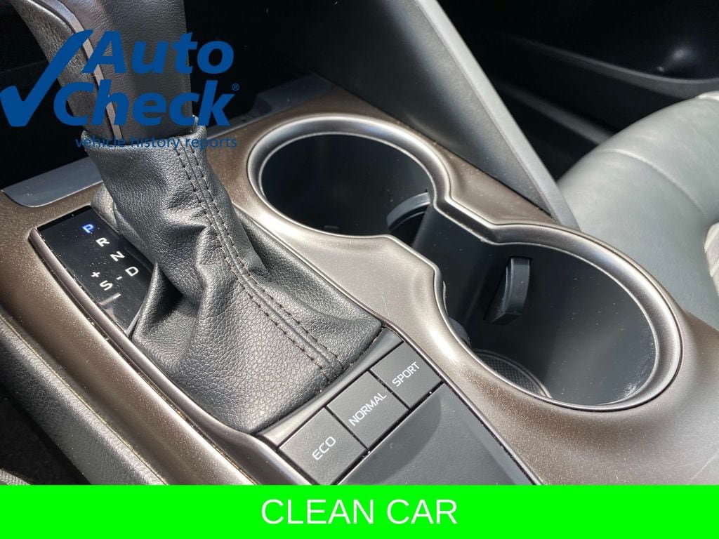 Used 2022 Toyota Camry SE FWD image 29