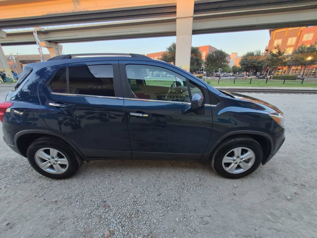 Used 2019 Chevrolet Trax LT w/ LT Convenience Package AWD/4WD image 5