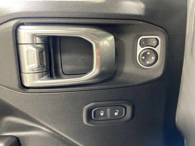 Used 2021 Jeep Gladiator Willys image 13