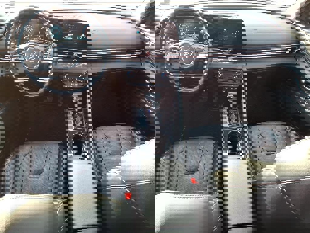 Used 2023 Hyundai Elantra Limited image 9