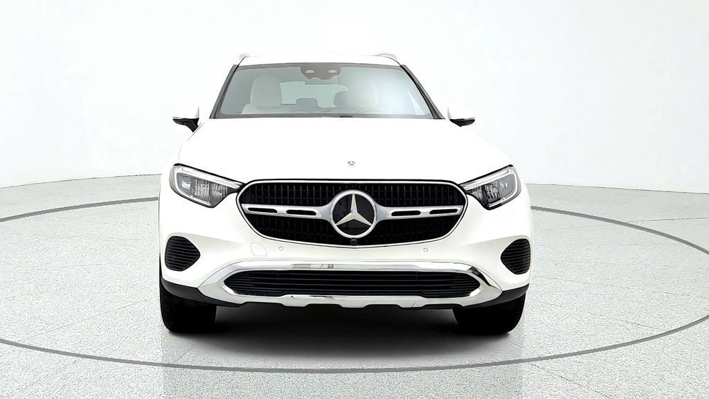 Used 2025 Mercedes-Benz GLC 350e 4MATIC w/ Driver Assistance Package image 2