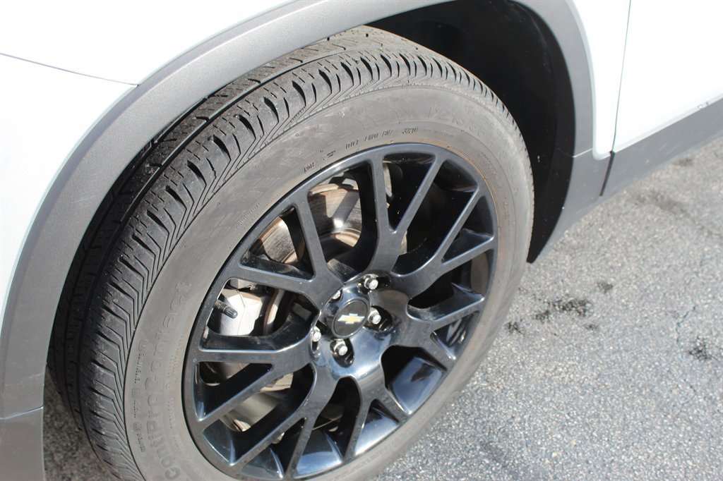 Used 2021 Chevrolet Trax LT w/ Sport Edition image 17