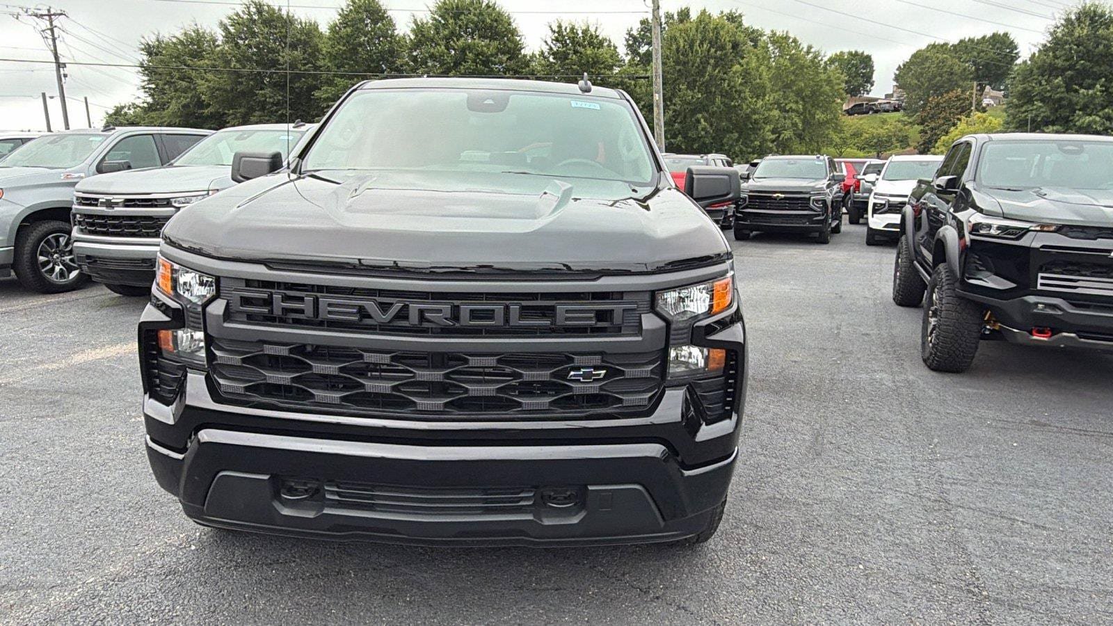 New 2026 Chevrolet Silverado 1500 Custom w/ Turbomax Blackout Package RWD video 2