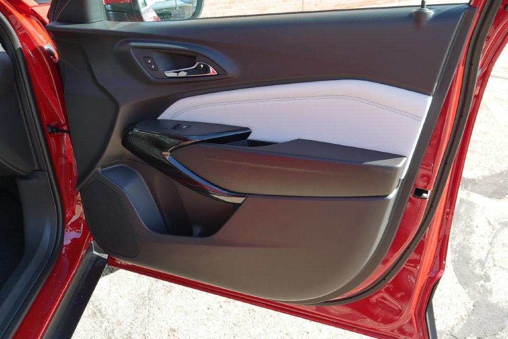New 2026 Chevrolet Trax LT w/ LT Convenience Package FWD image 9