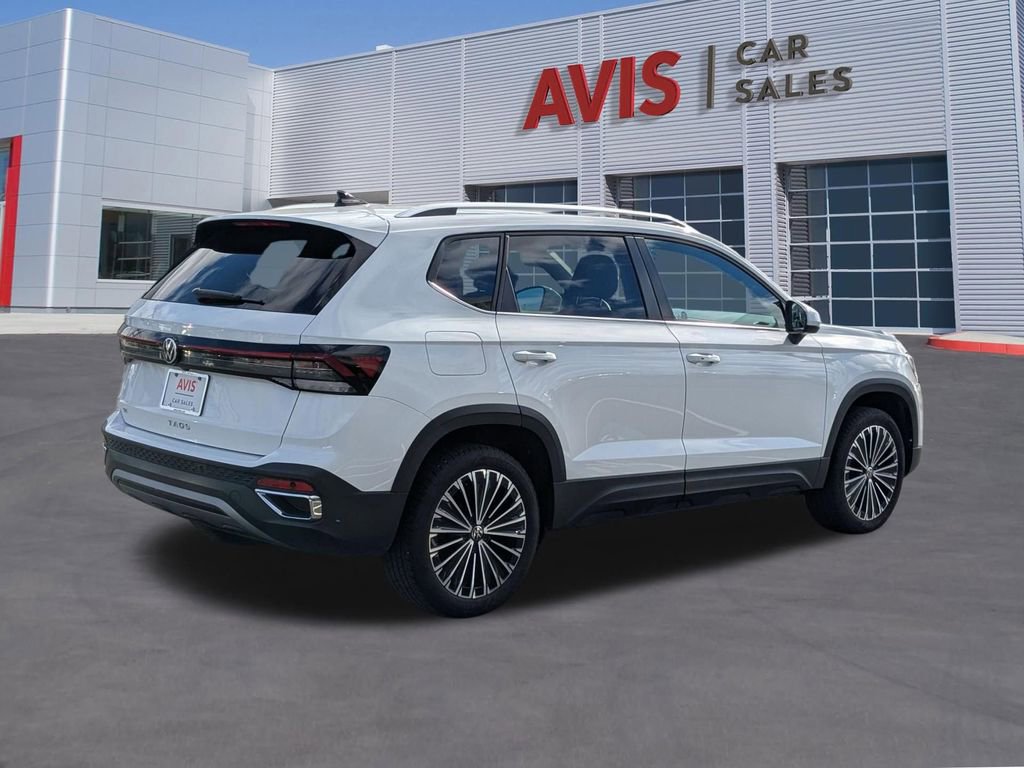 Used 2025 Volkswagen Taos SE FWD image 6