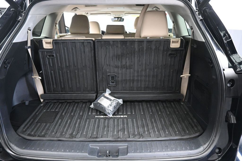Used 2023 Toyota Highlander XLE AWD/4WD image 23