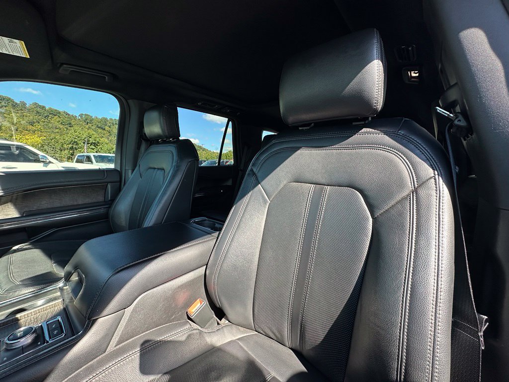 Used 2019 Ford Expedition Limited w/ Special Edition Package AWD/4WD image 19