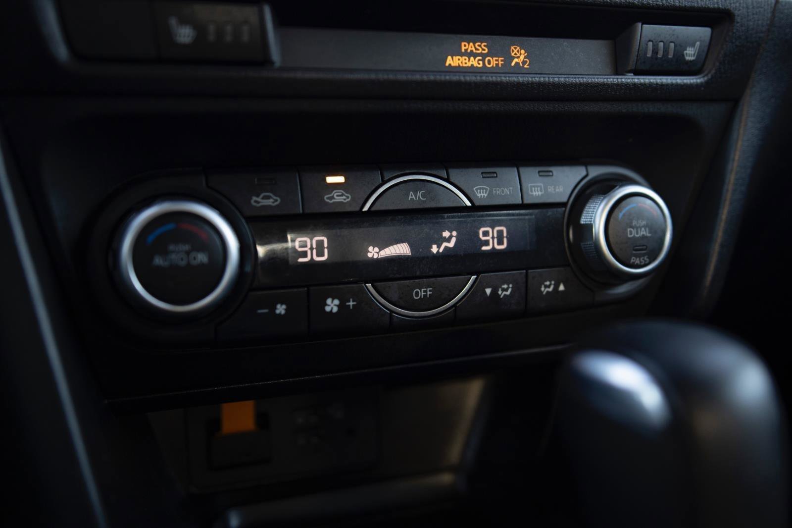 Used 2018 MAZDA MAZDA3 Touring image 9